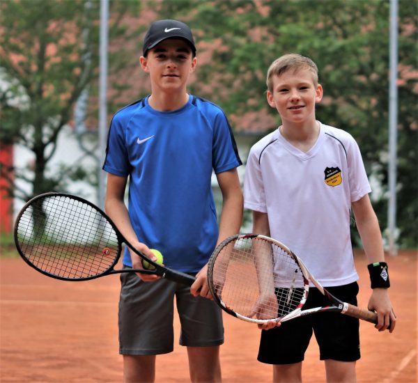 Die 14-jährigen Magnus Lesch und Leo Ulrich spielen erfolgreich bei den Herren
